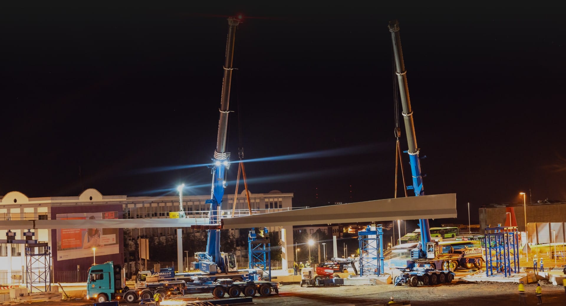 Proyecto de elevación con grúas autopropulsadas Carballo