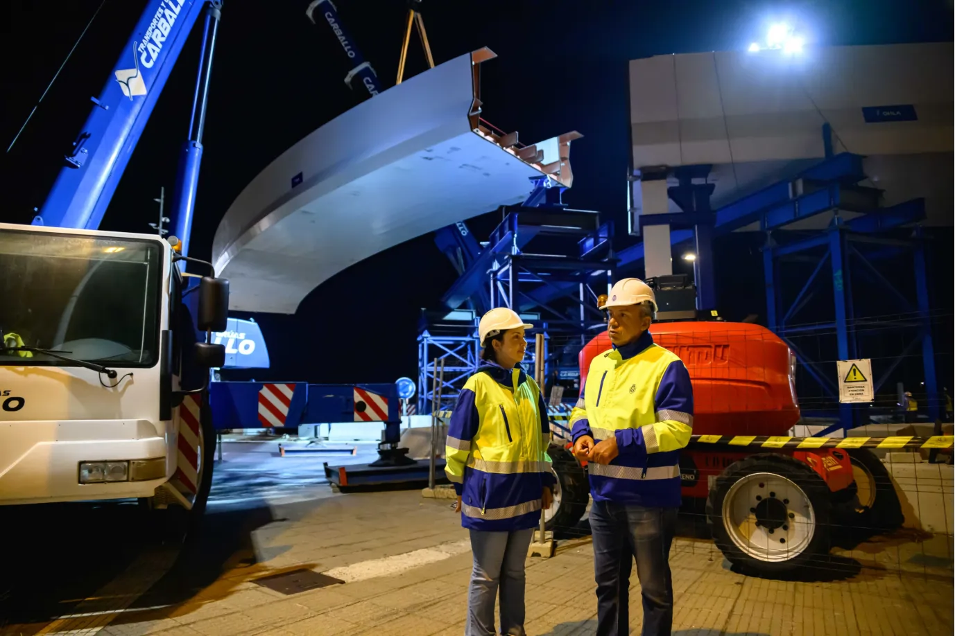 Maniobra nocturna del proyecto Padre Anchieta con grúas Carballo